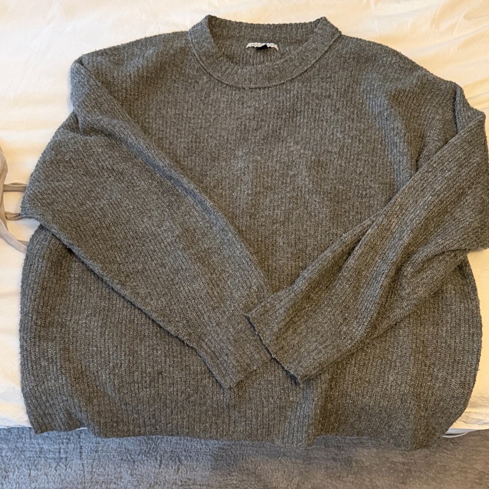 American Eagle women’s Crewneck Gray Knit Sweater